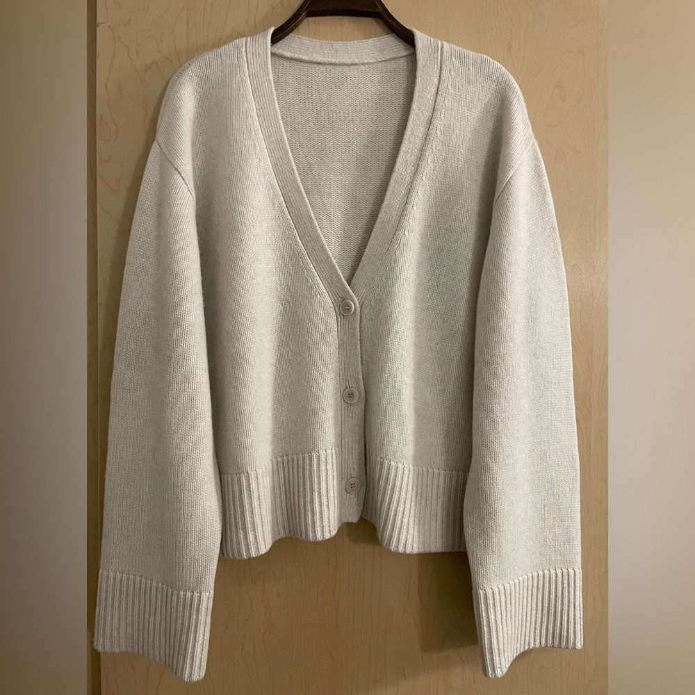 The Curated THE CLASSIC CARDIGAN - CLOUDY
